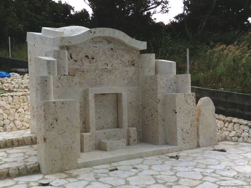 琉球石灰岩　亀甲墓